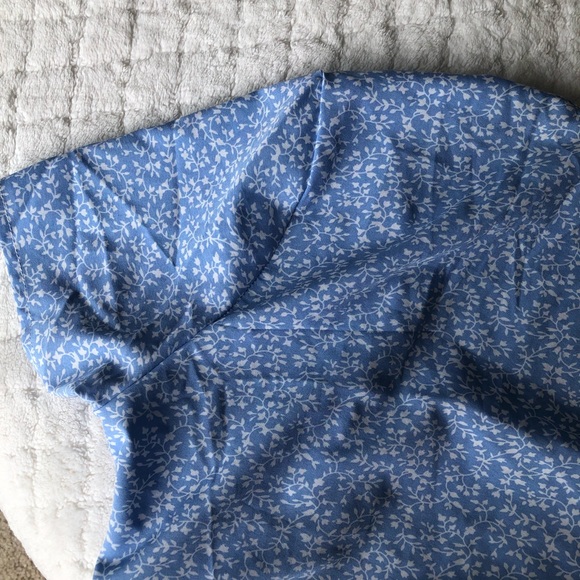 NEW cropped blue & white floral wrap top - Picture 11 of 12